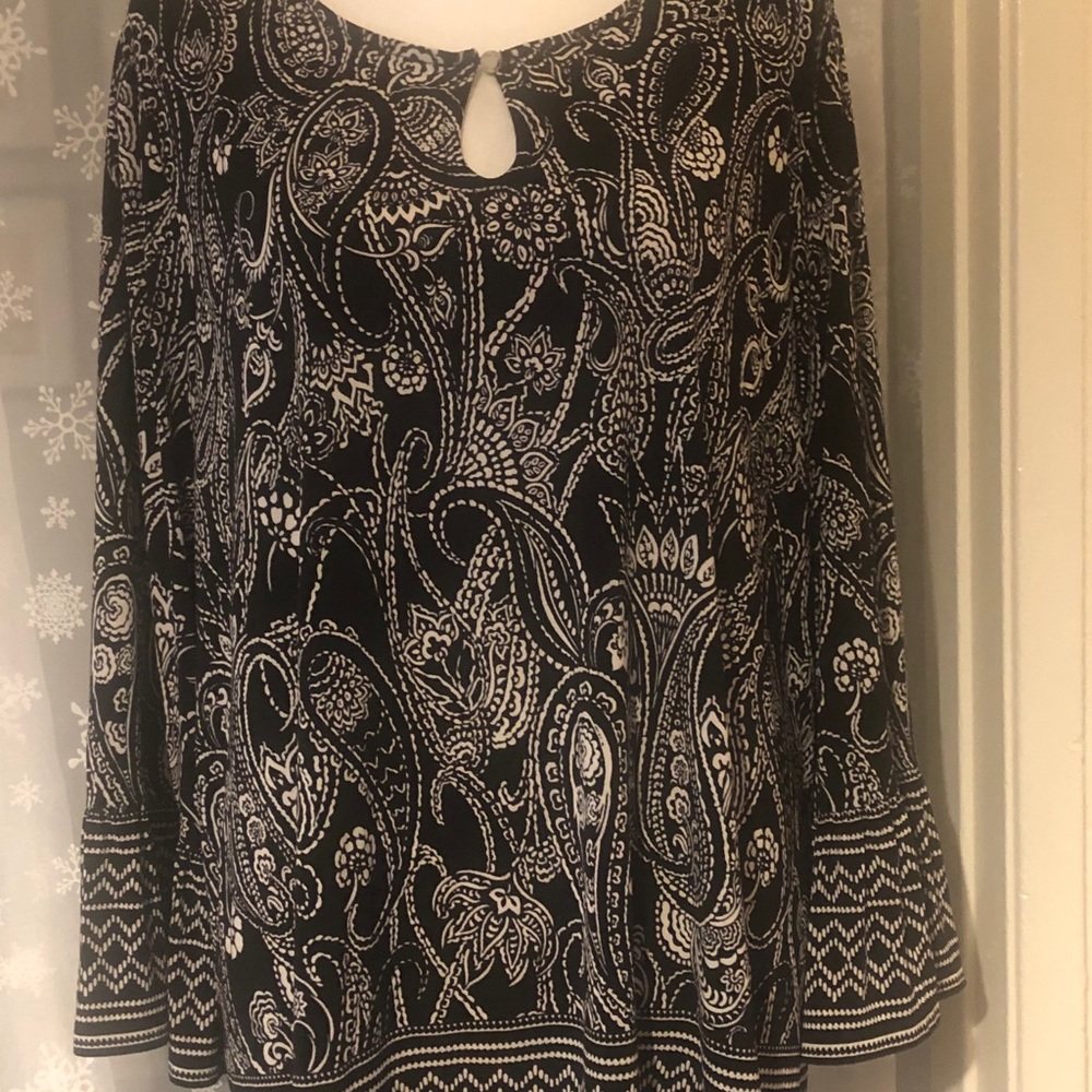 Beautiful black and white paisley top
